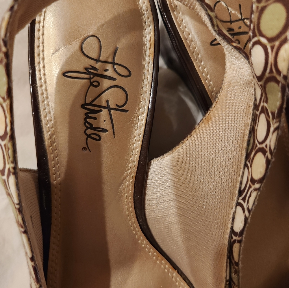 Shoes - Picture 6 of 7